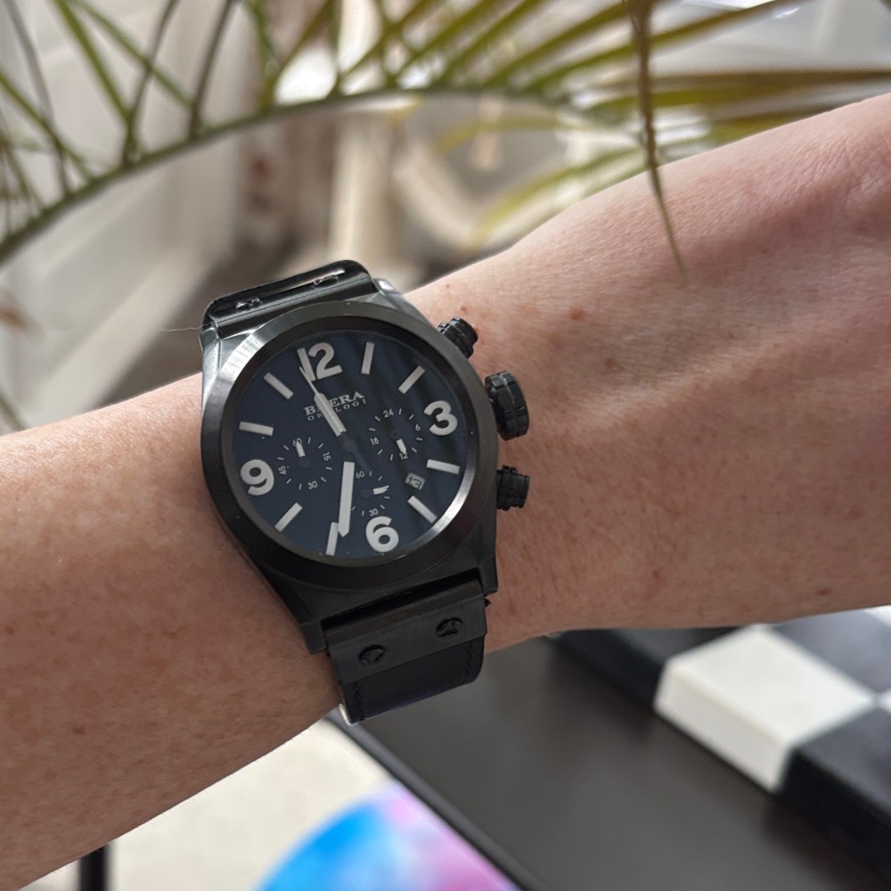 Elegant Black Dial Men's Watch